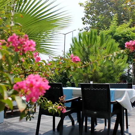 Irem Garden & 3* Side